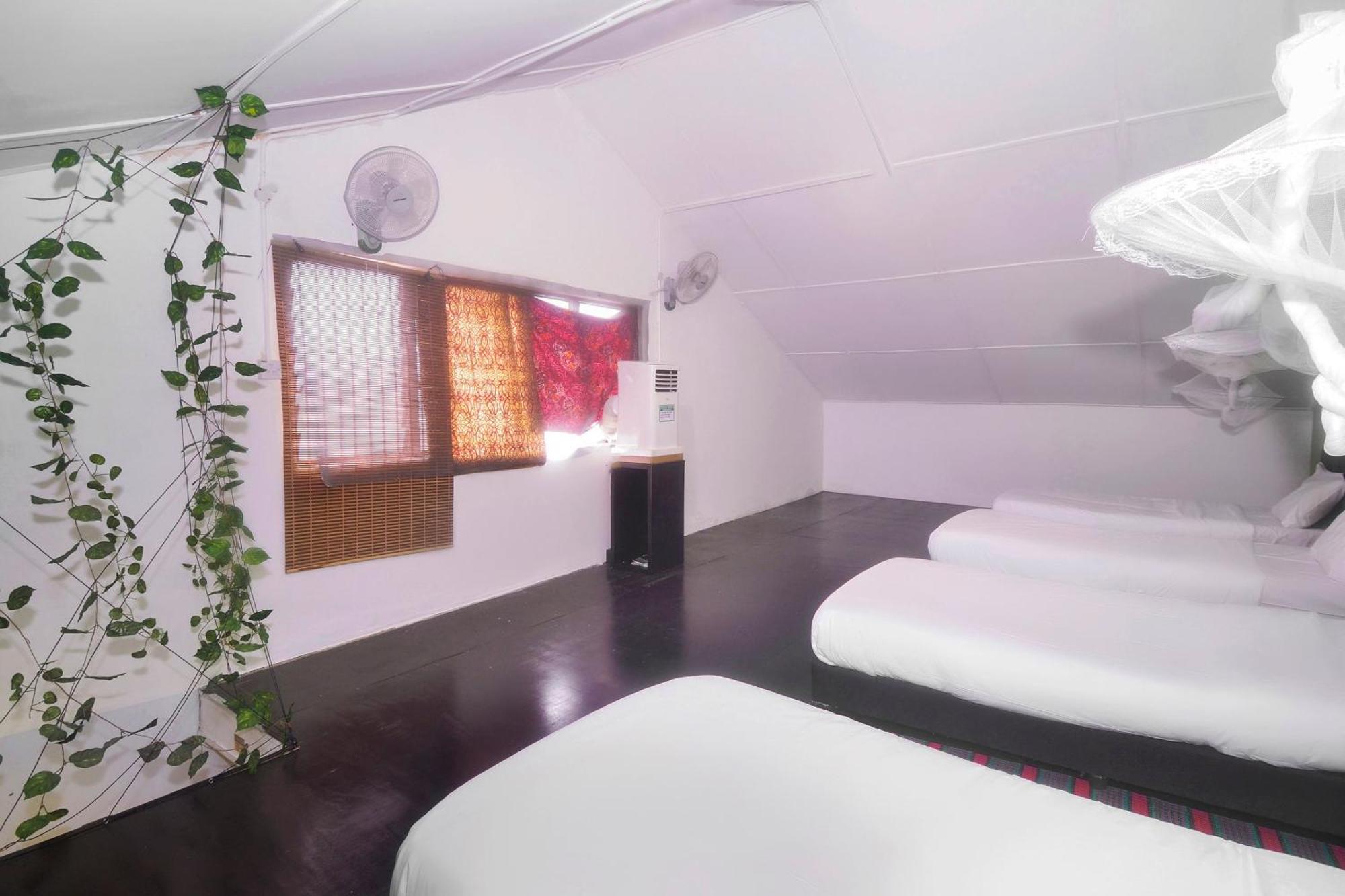 Spot On 89929 Tropical Lodge Kuching Bagian luar foto