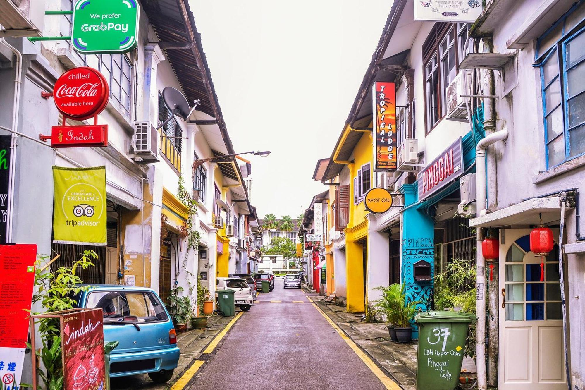 Spot On 89929 Tropical Lodge Kuching Bagian luar foto