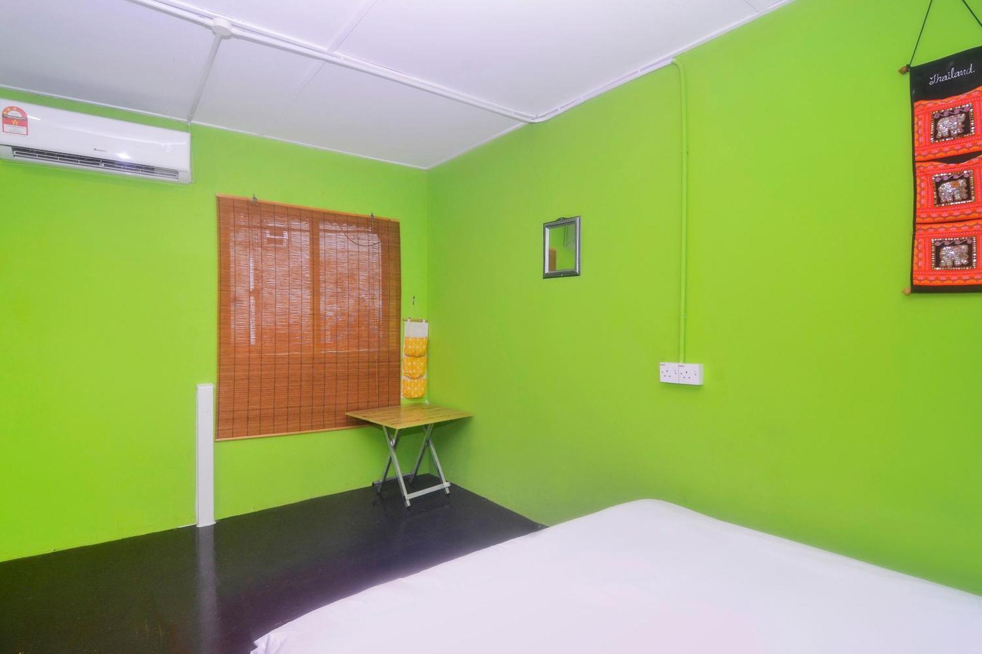 Spot On 89929 Tropical Lodge Kuching Bagian luar foto