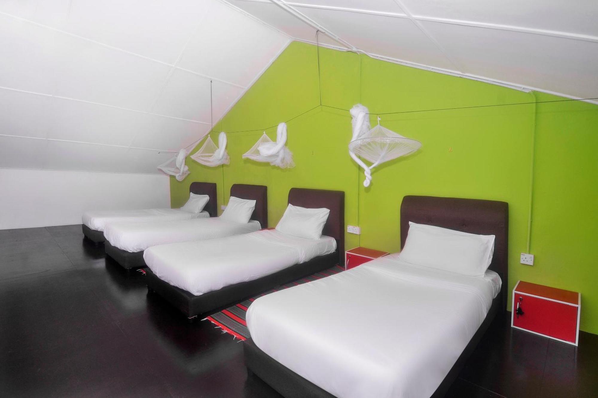 Spot On 89929 Tropical Lodge Kuching Bagian luar foto